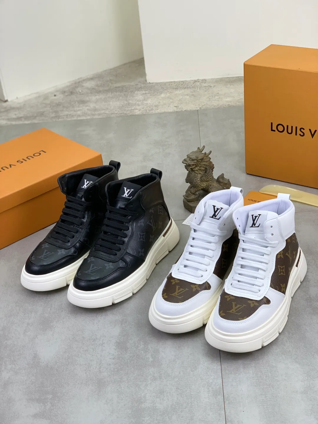 Men's shoes💰P420 💰[New model] (LV) The latest model from the official website🎁🎁Casual and fashionable men's shoes👟, hot style💥The version is simple and elegant, exclusive for trendy men. Unique official website latest brand elements 👑Gucci original decoration, fashionable and generous, the fabric is original frosted calfskin ✅Fully imported first-layer pigskin lining, the official website specifies wear-resistant, lightweight original rubber casual outsole, the classic model is taken in kind🎬38-44 2️⃣ colors available